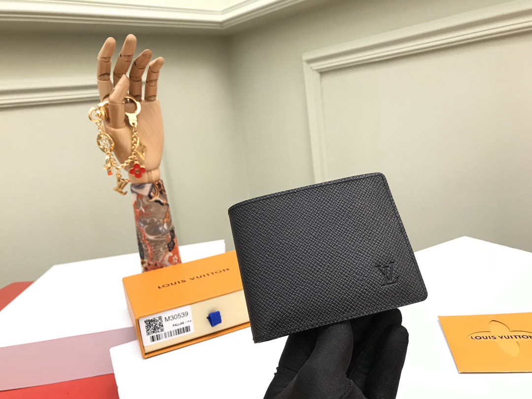 Louis Vuitton Men Wallet M30539 Size 11.9*9cm