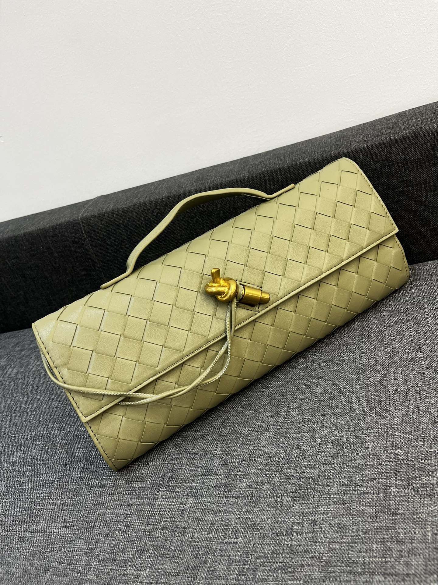 Bottega Veneta Andiamo Clutch 30*13*4cm