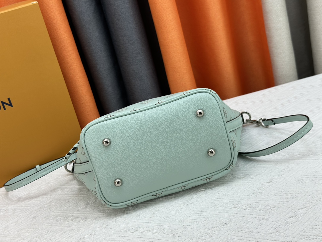 Louis Vuitton Blossom Women Handbag 20*20*12.5cm