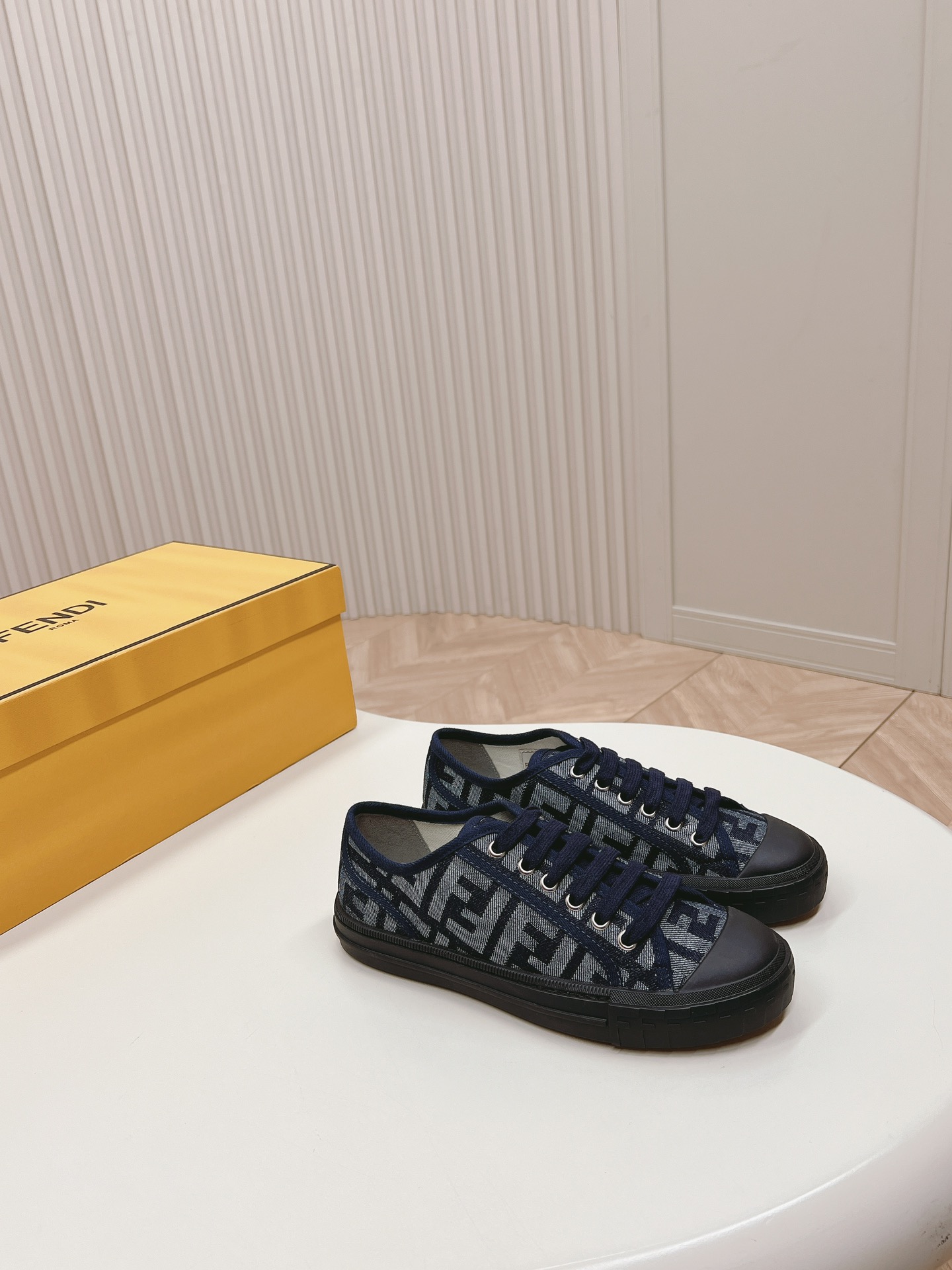 Fendi 2024ss New arrival Sneaker Size 36-40