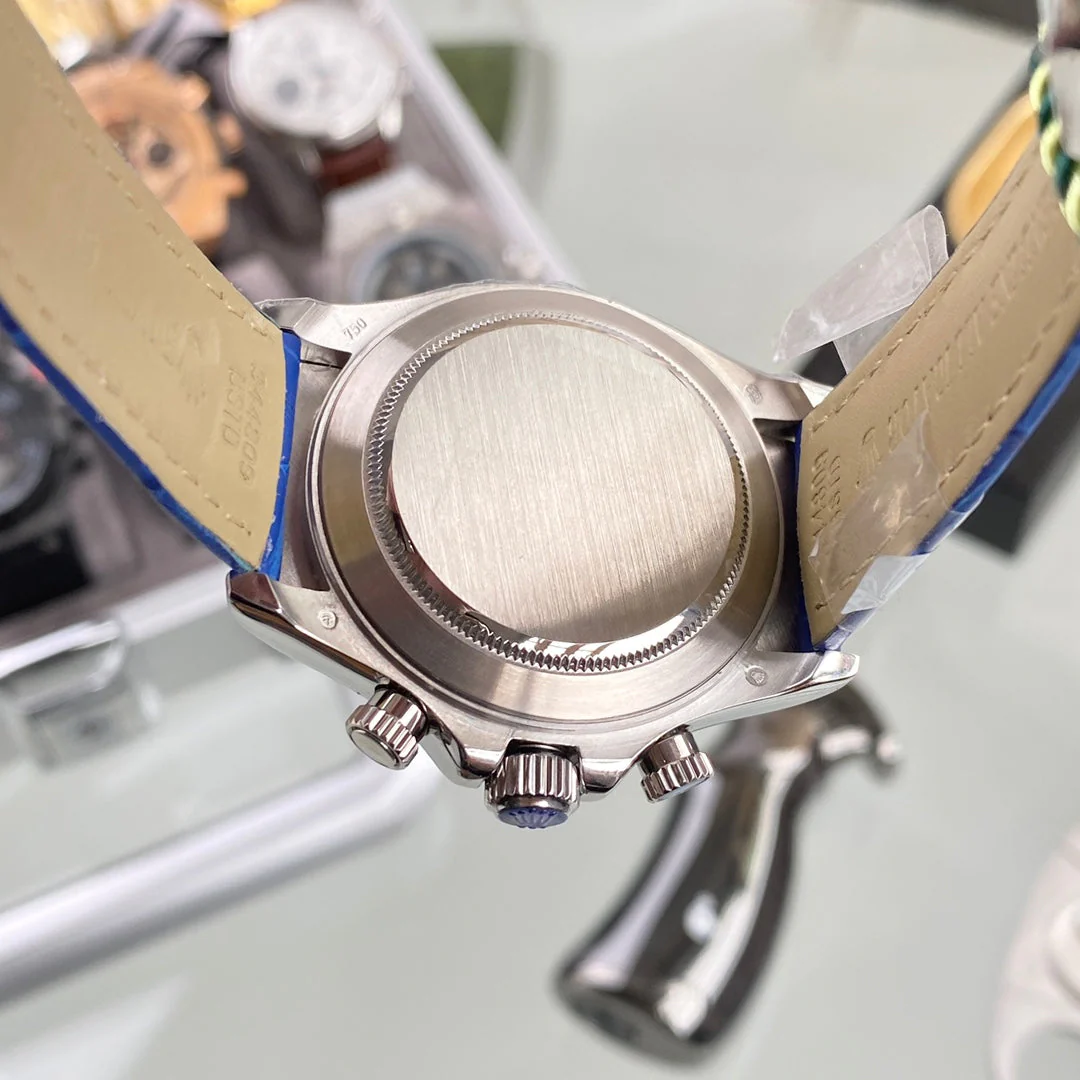 DAYTONA SET WITH 36 BAGUETTE-CUT DIAMONDS