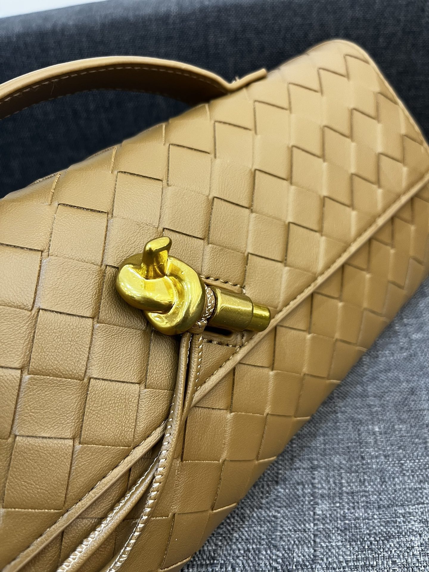 Bottega Veneta Andiamo Clutch 30*13*4cm