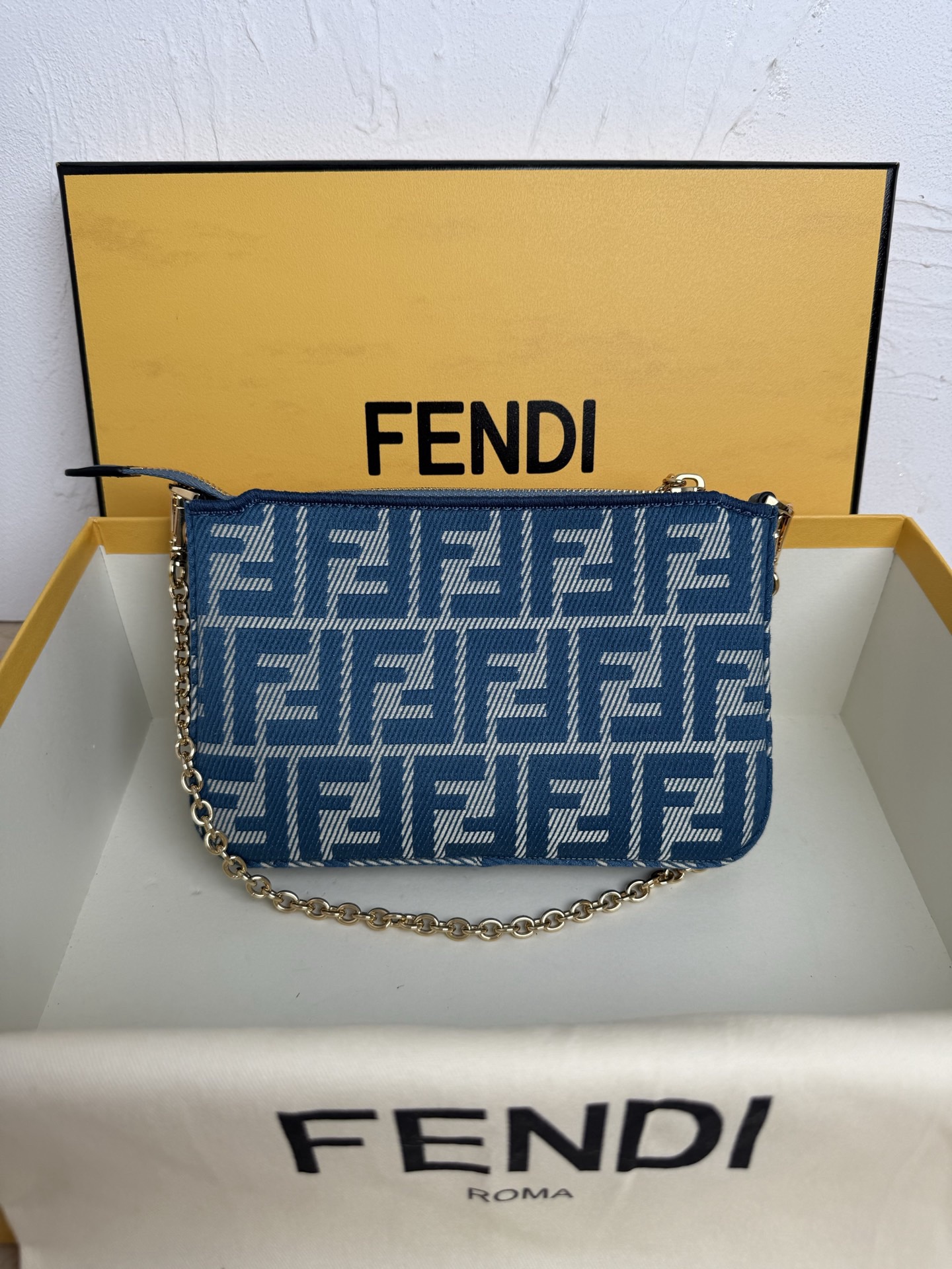 Fendi Shoulder Bags Size 20*13*3cm