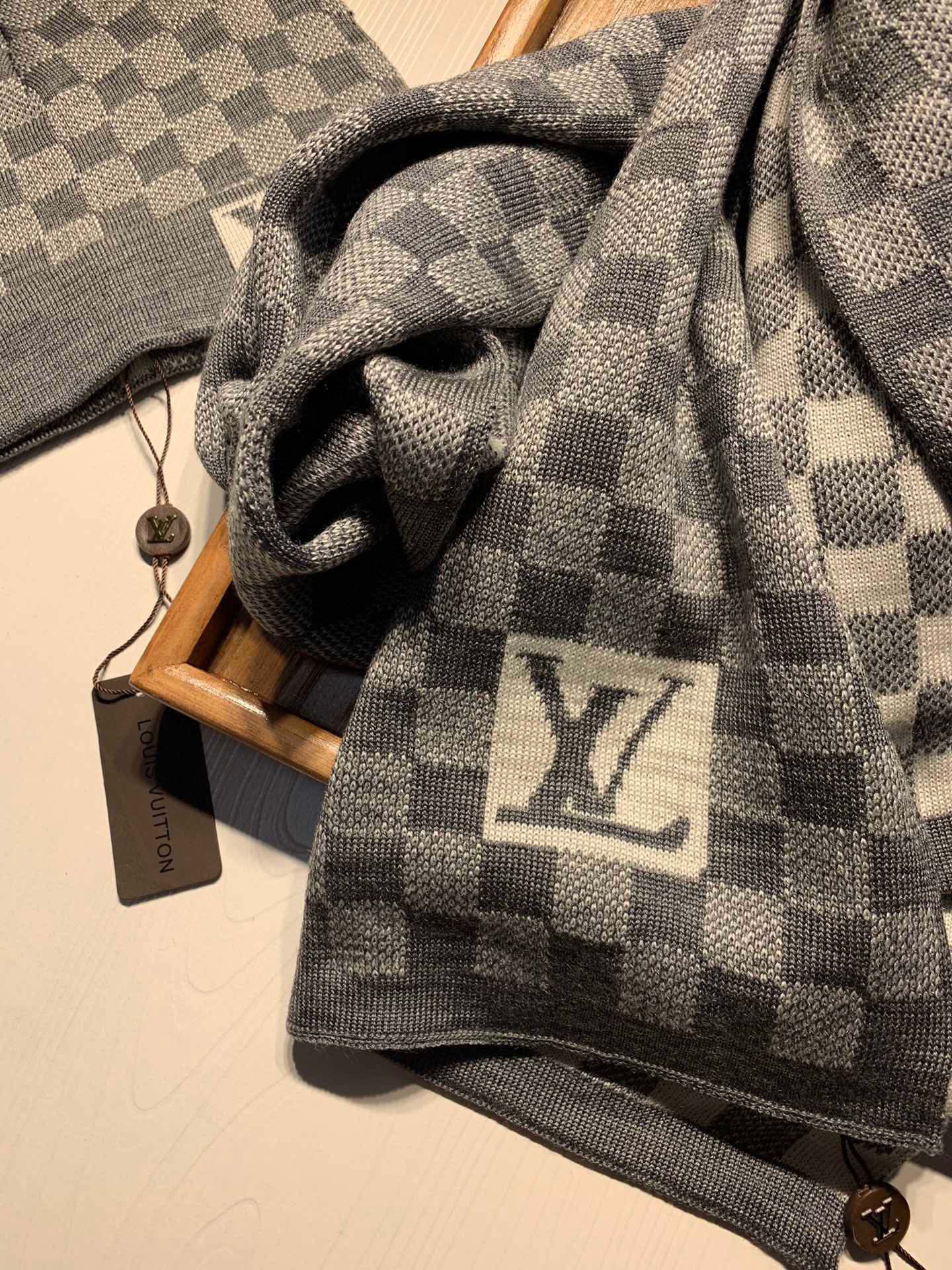 Louis Vuitton Knitted Hat+Scarf