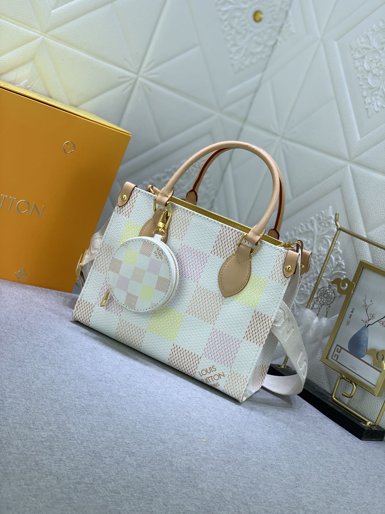 Louis Vuitton M46373 OnTheGo Shoulder Bags Size 25*19*11cm