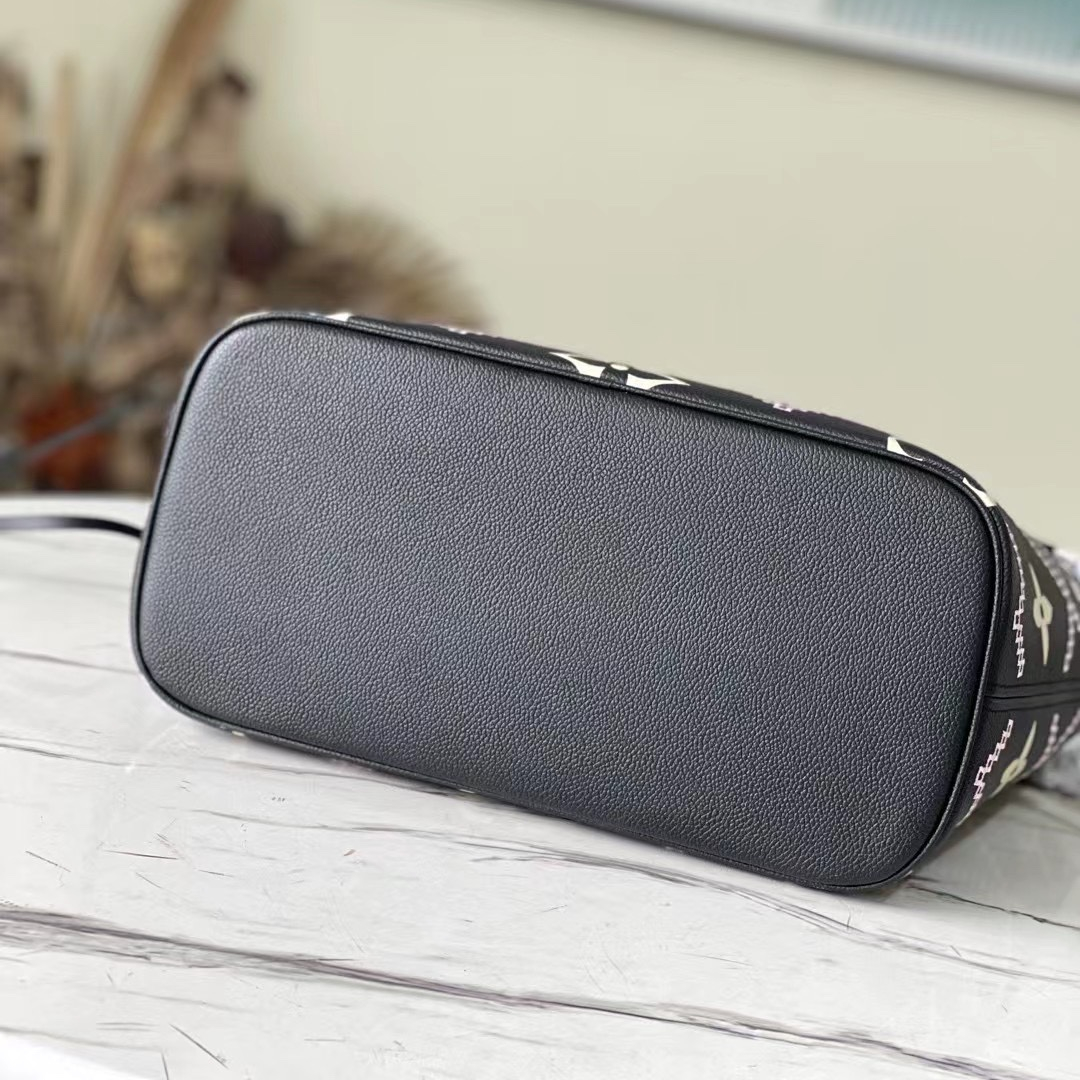 Louis Vuitton M46040 2022 Women Handbag 31*28*14cm