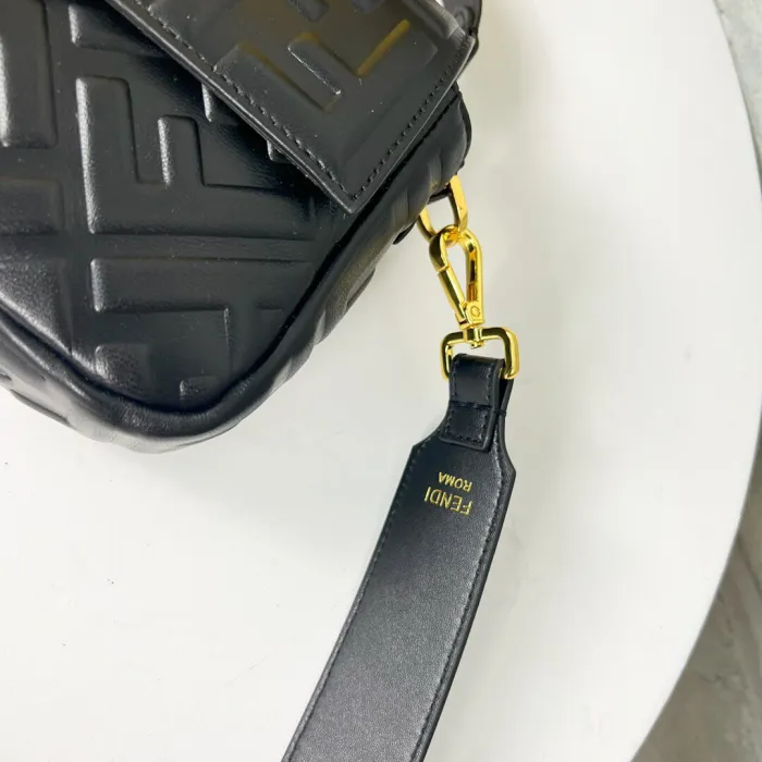 Fendi Baguette Women Shoulder Bags 27*6*15cm