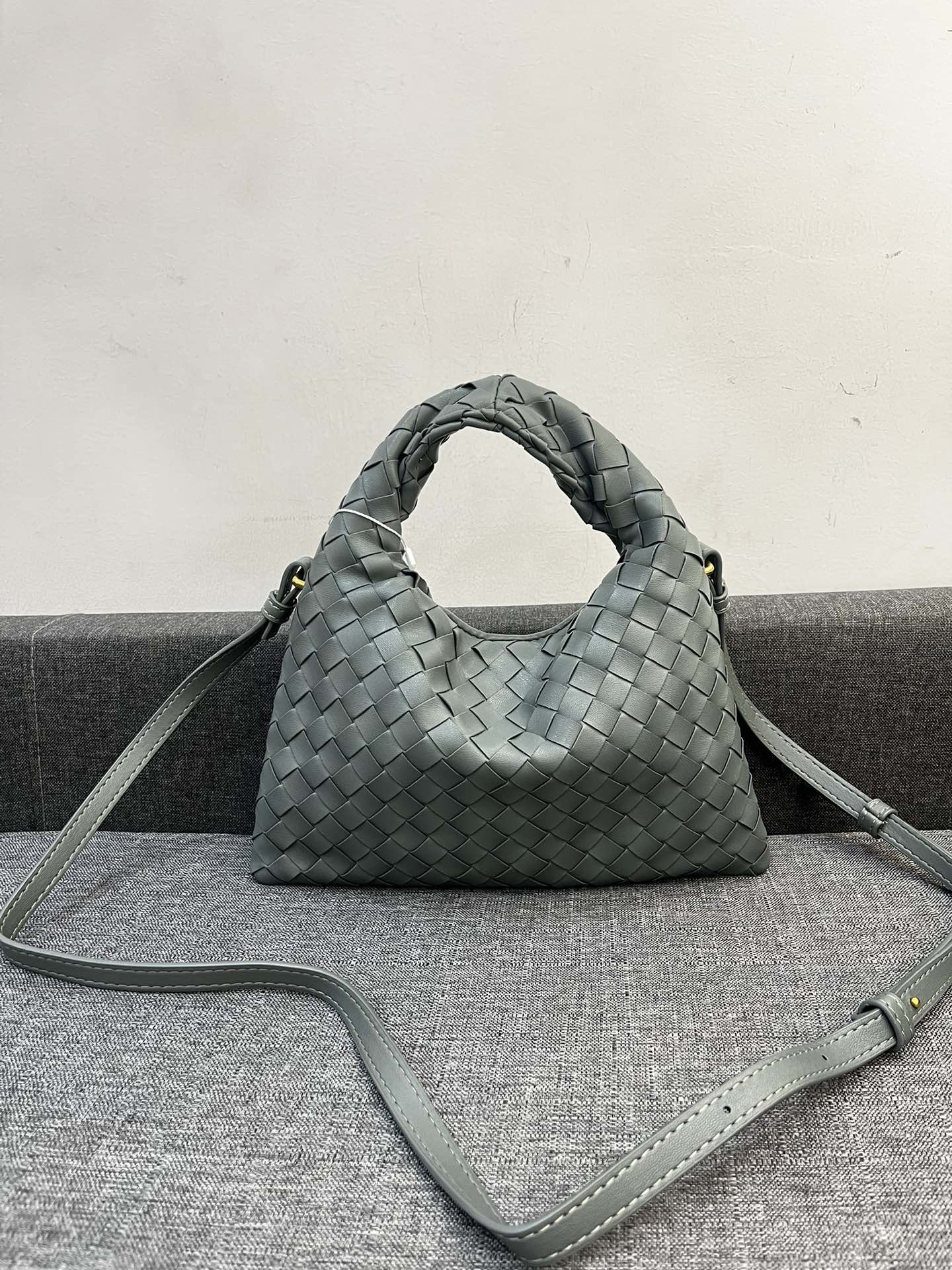 Bottega Veneta HO Shoulder Bags 28*17cm