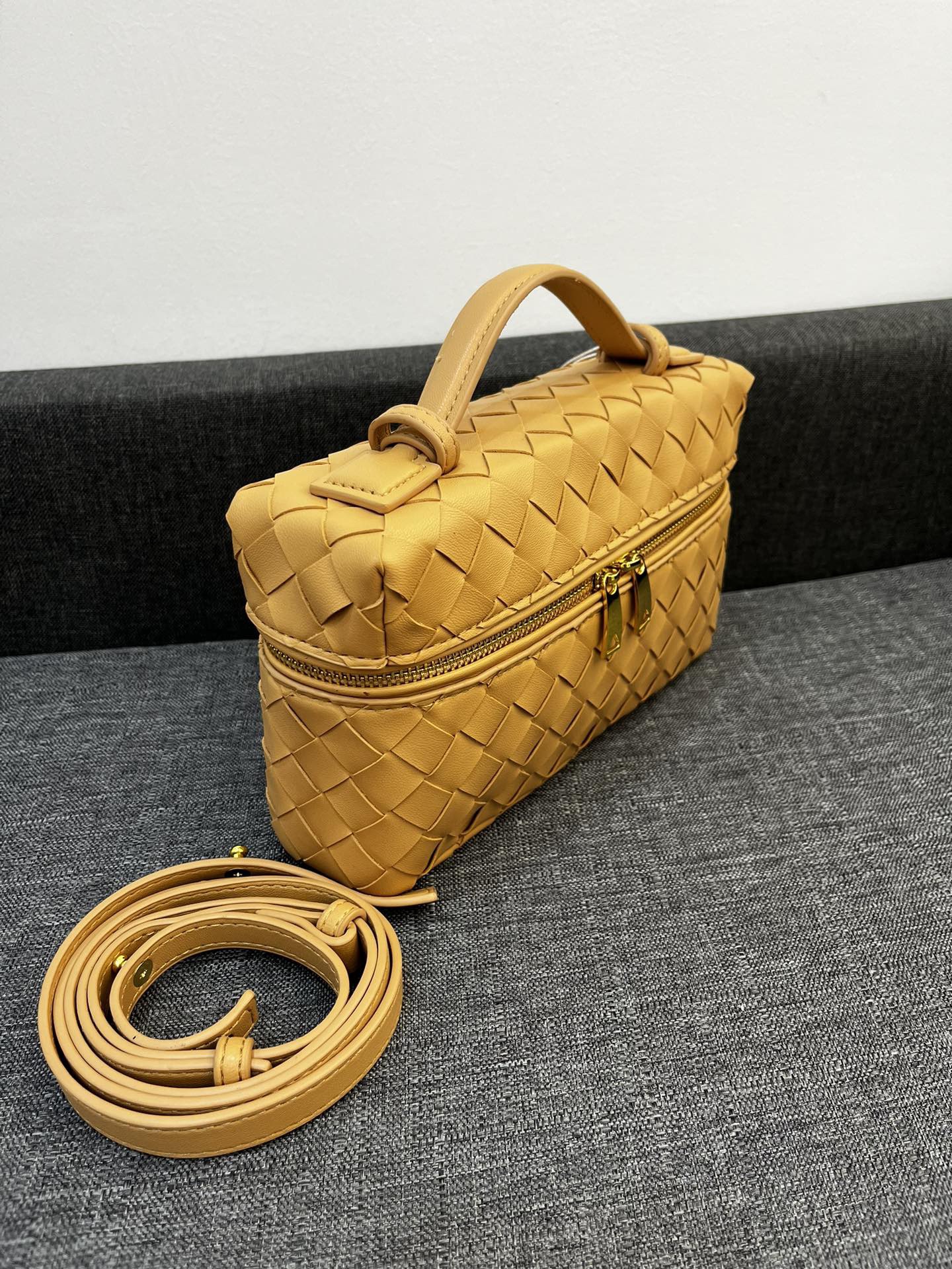 Bottega Veneta Vanity Case Shoulder Bags 24*13*6cm