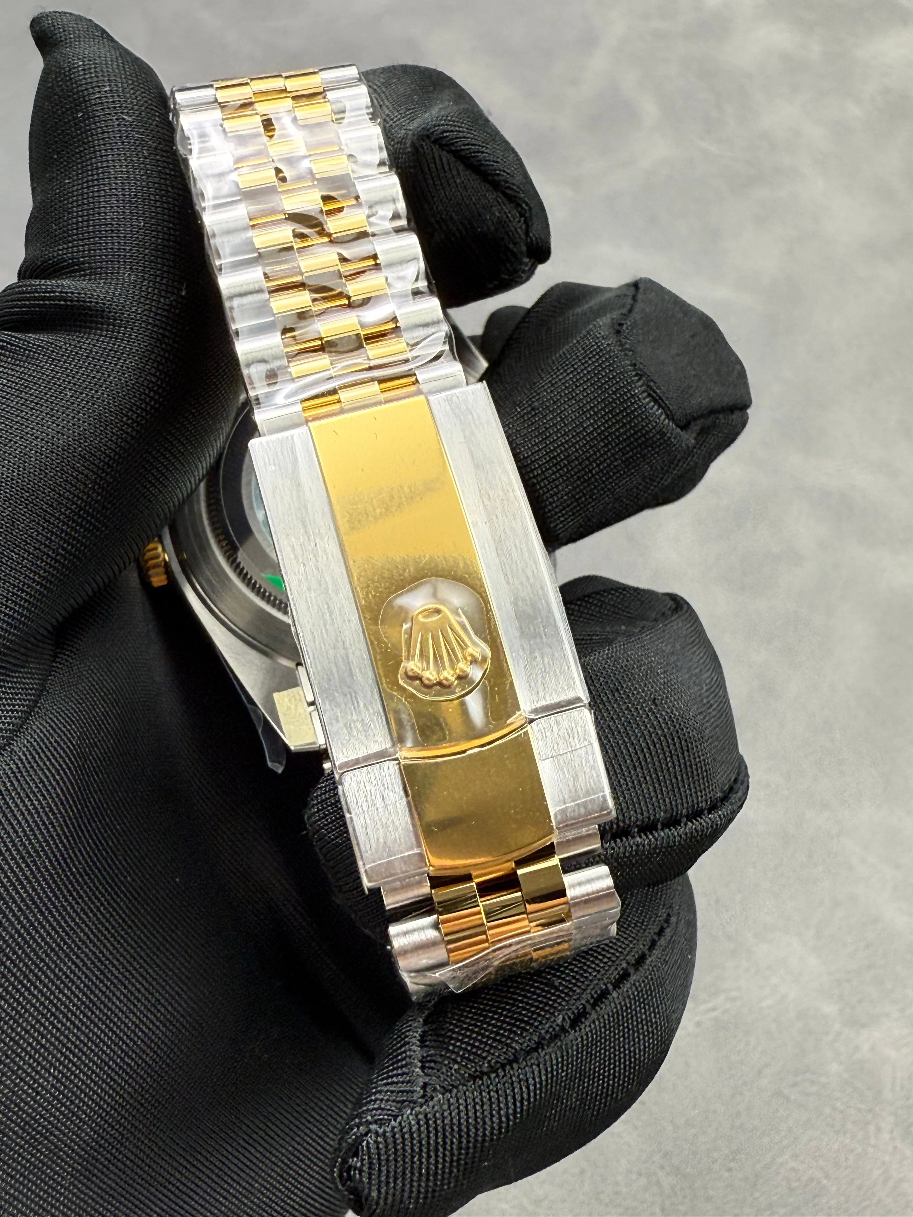 Rolex Datejust 41mm Silver Gold
