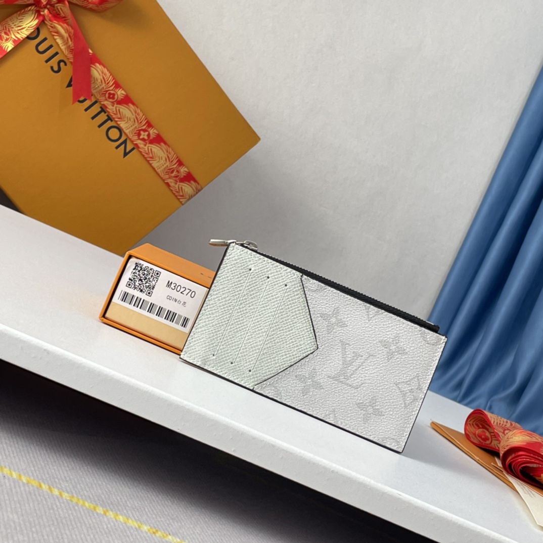 Louis Vuitton M64038 Card Holder Size 14*8cm