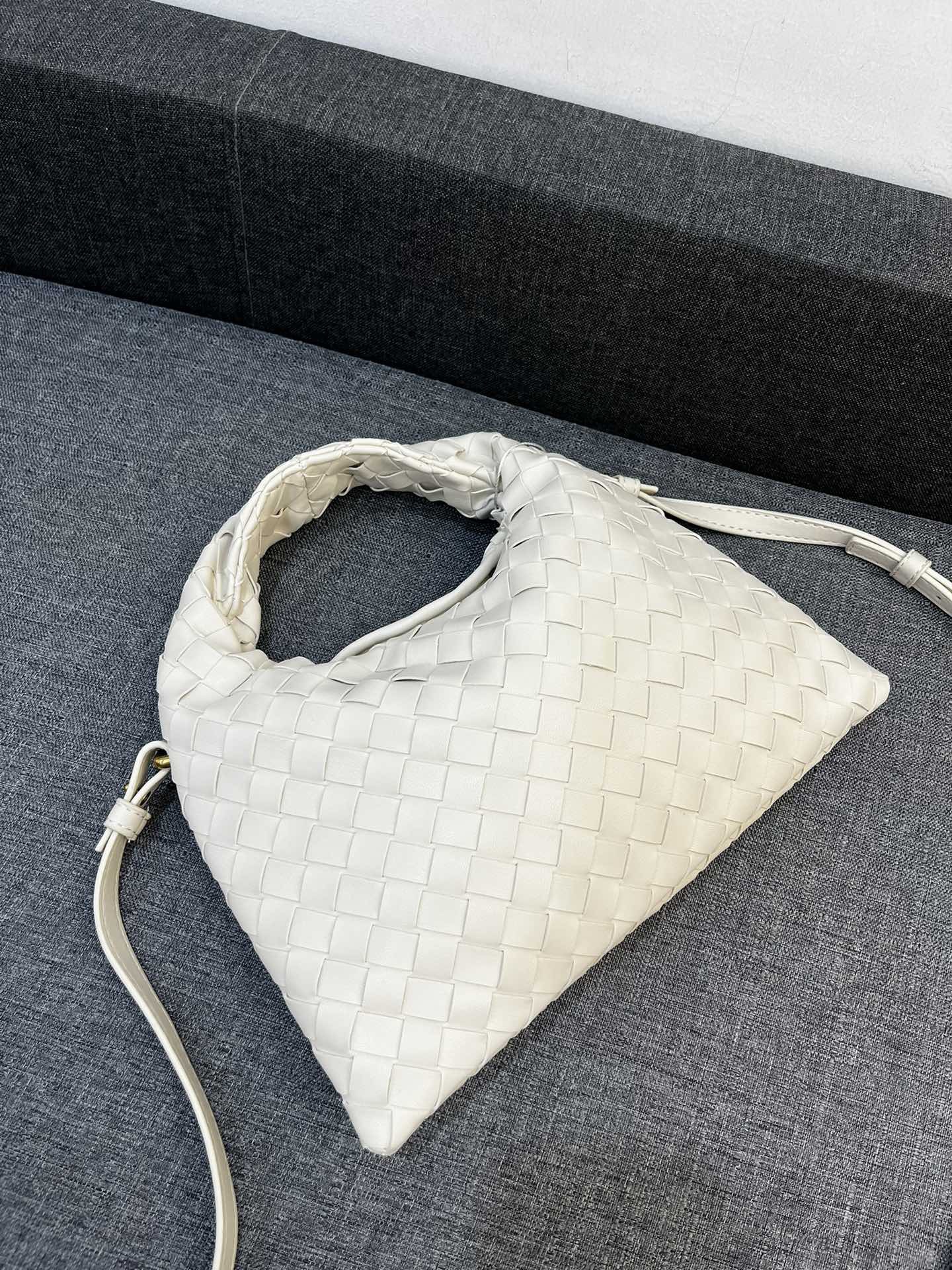 Bottega Veneta HO Shoulder Bags 28*17cm