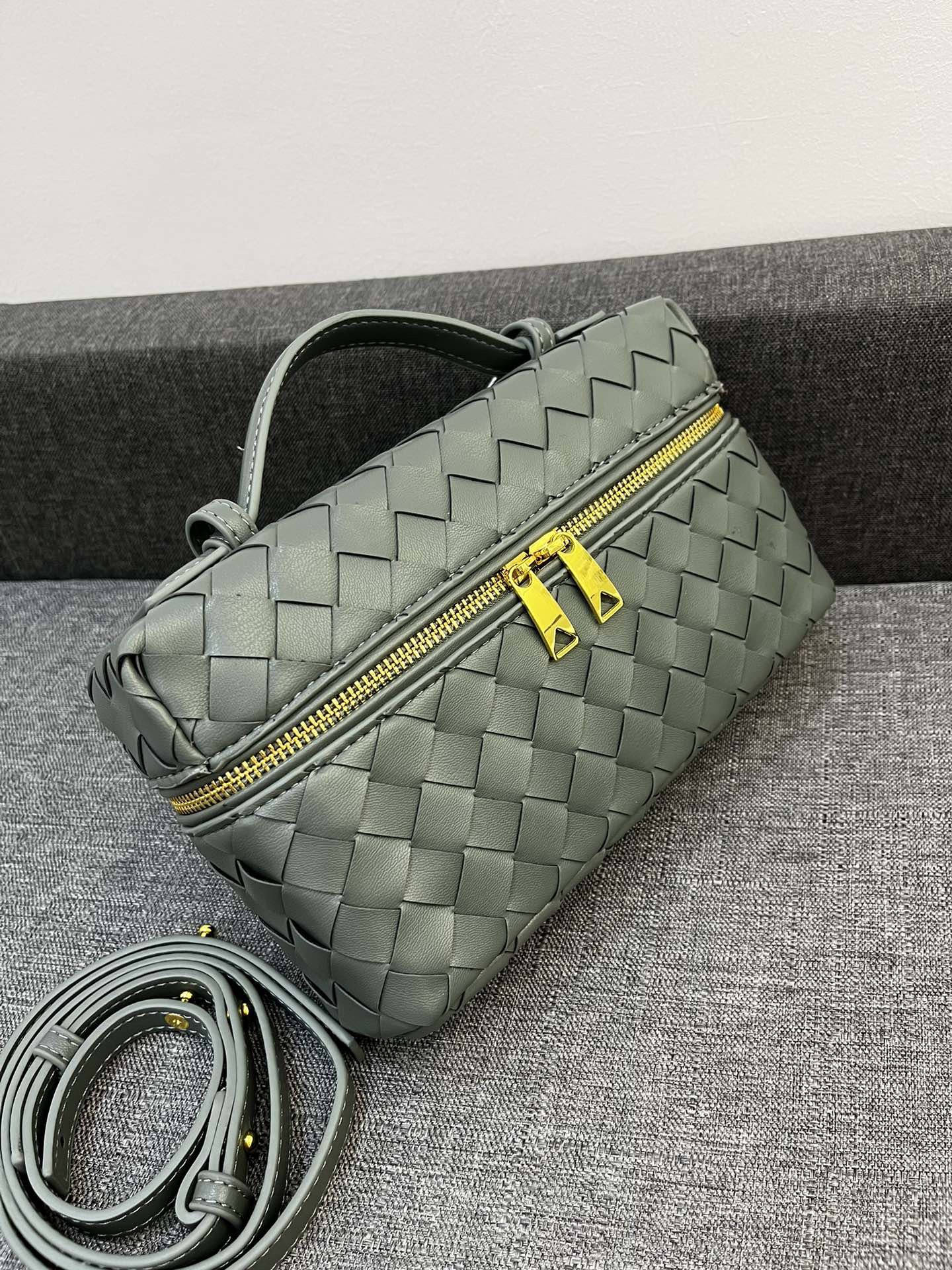 Bottega Veneta Vanity Case Shoulder Bags 24*13*6cm