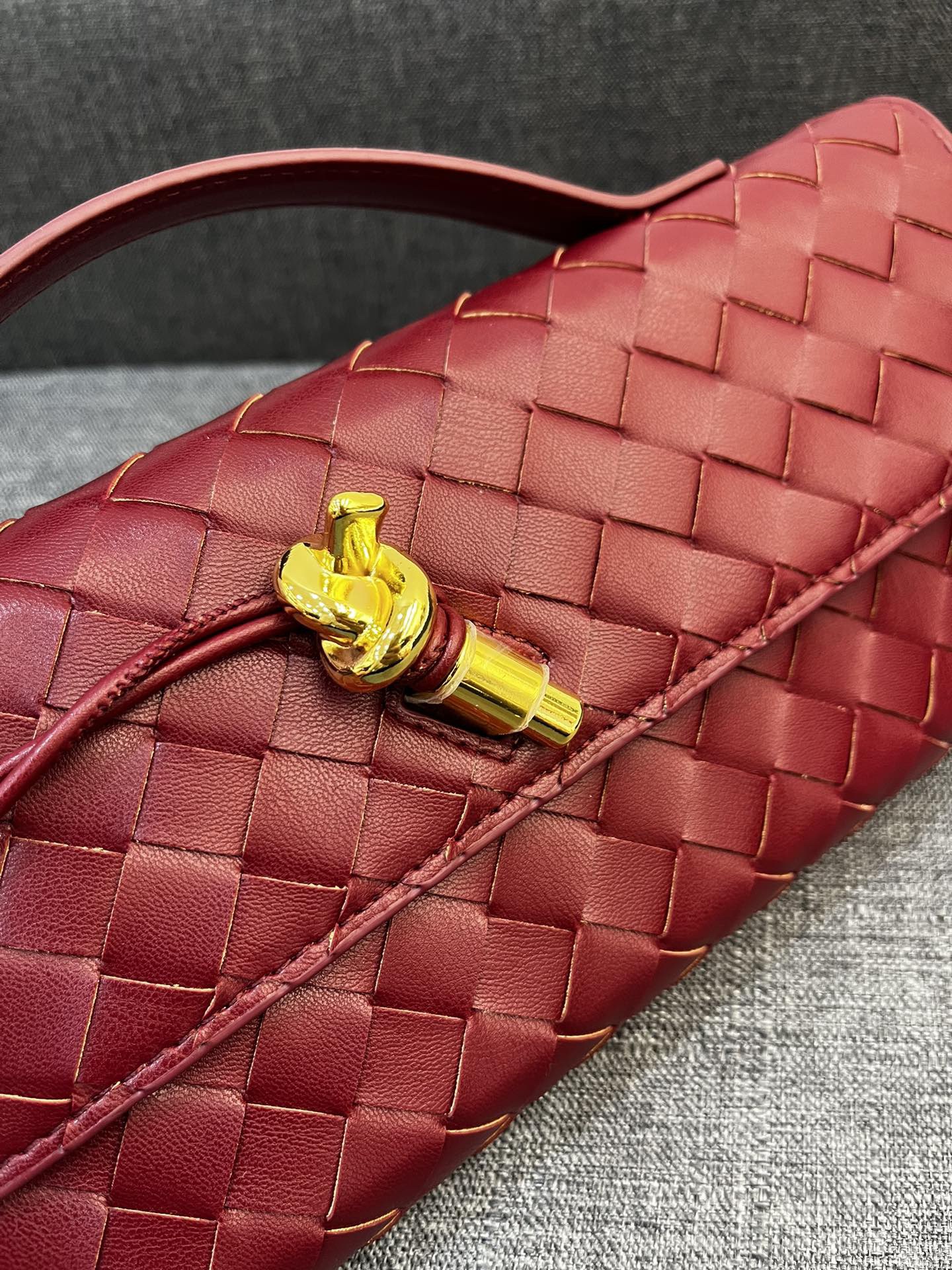 Bottega Veneta Andiamo Clutch 30*13*4cm