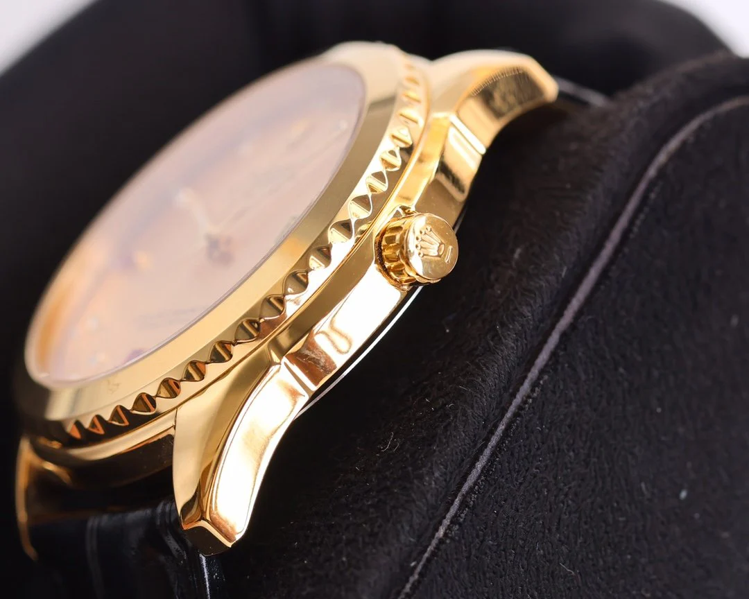 DATEJUST 40MM SMOOTH BEZEL GOLD CASE BLACK LEATHER