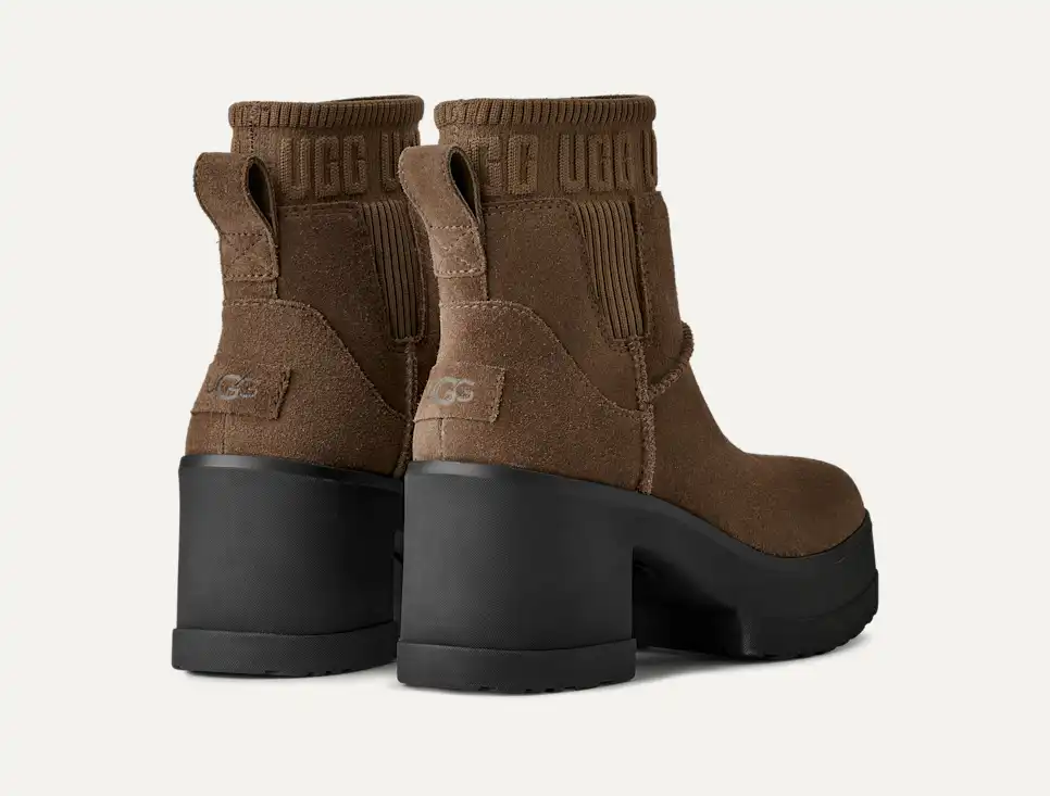 UGG Women's Moxy Chelsea