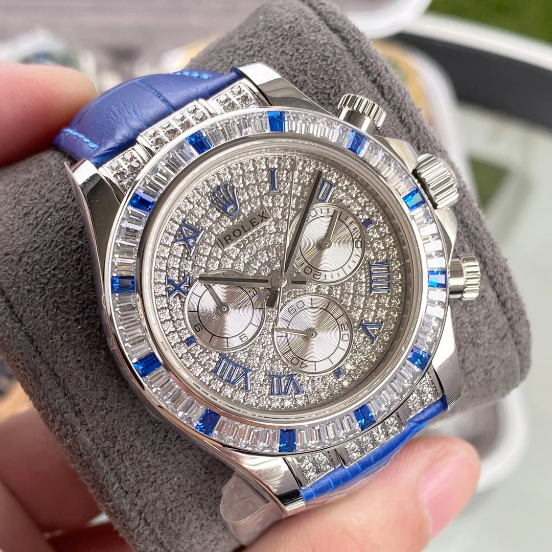 DAYTONA SET WITH 36 BAGUETTE-CUT DIAMONDS