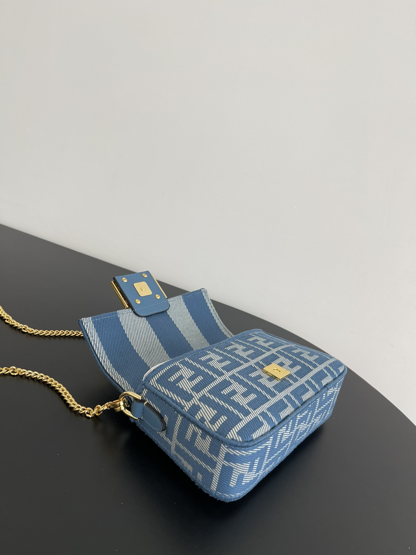 Fendi Baguette Shoulder Bags Small 19*10*4cm