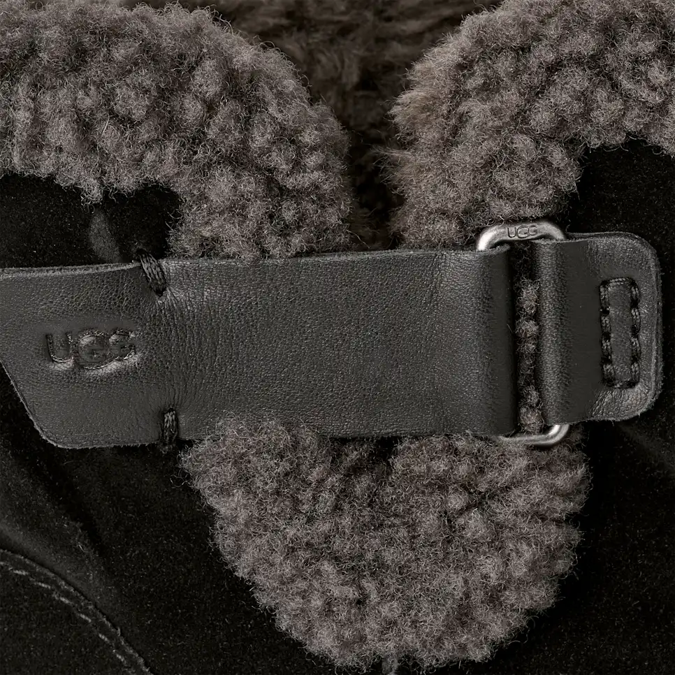 UGG Women's Moxy Pull On