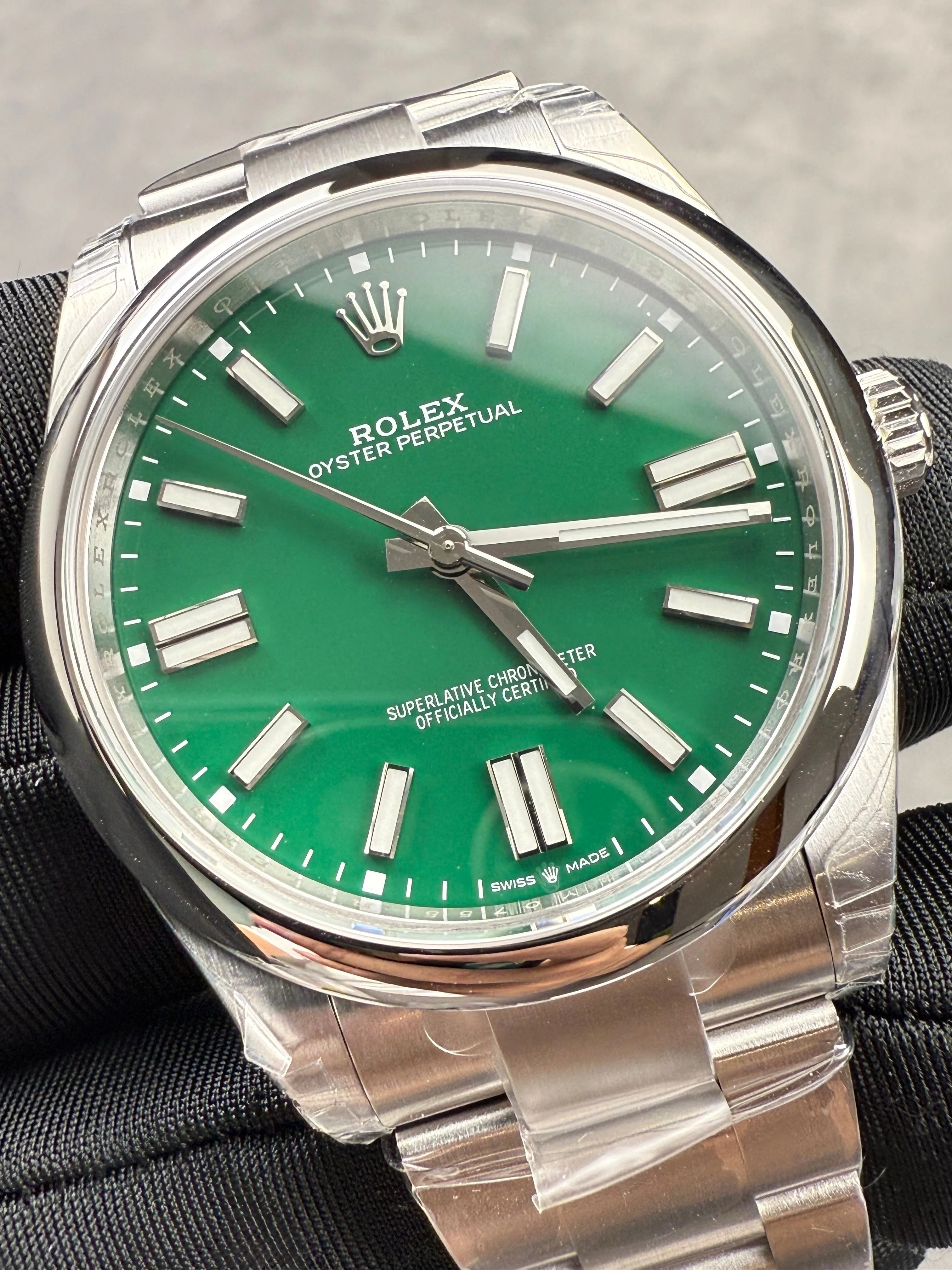 ROLEX OYSTER PERPETUAL 41MM SILVER GREEN