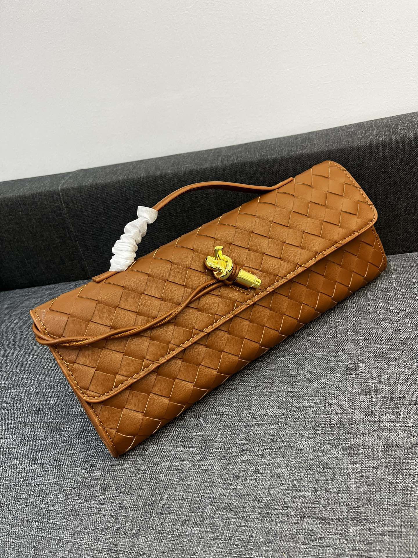 Bottega Veneta Andiamo Clutch 30*13*4cm