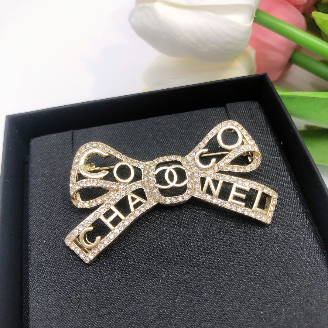 Accessories/Brooch/Chanel
