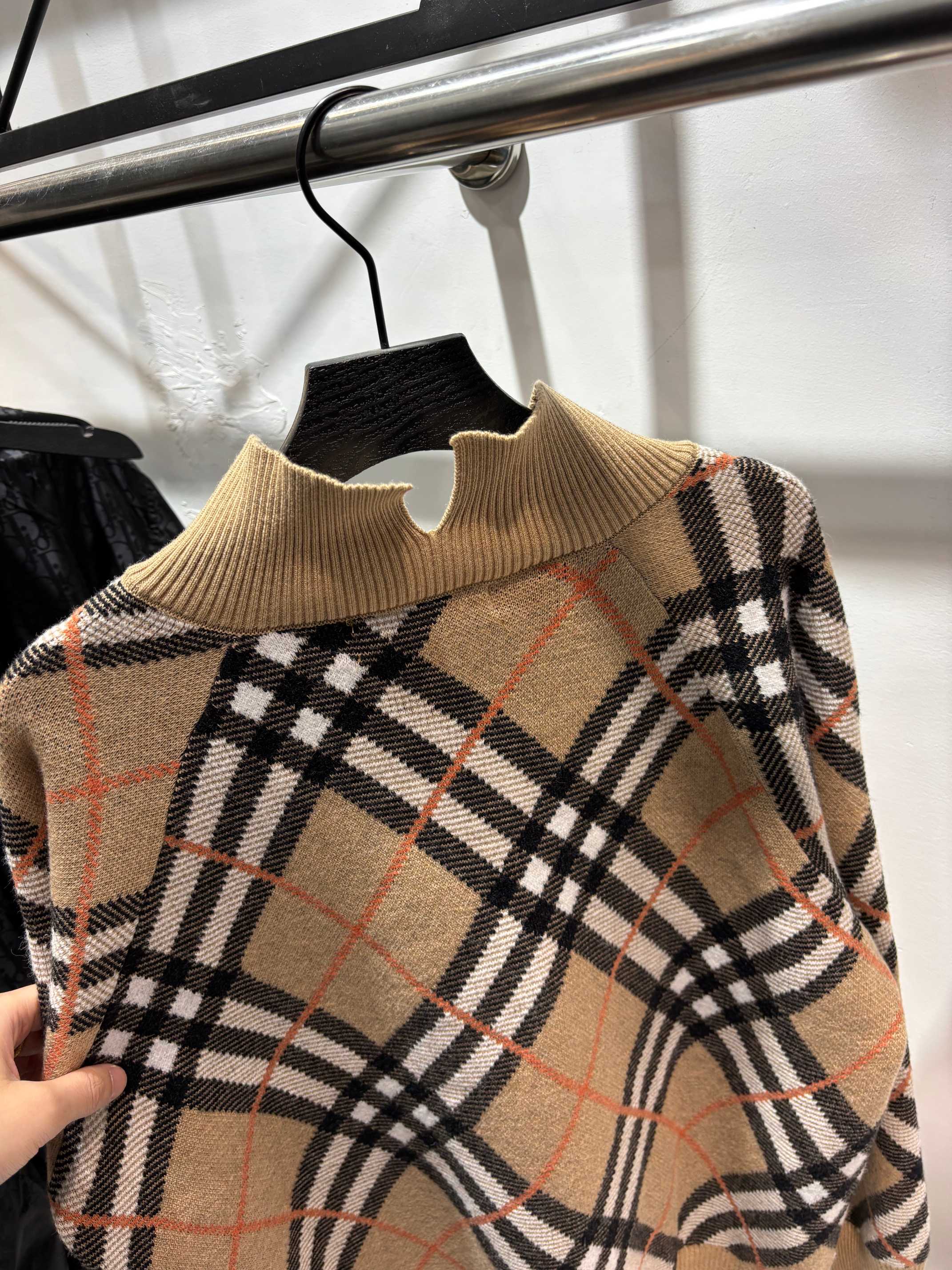 Burberry Unisex Jacket Size S-XL