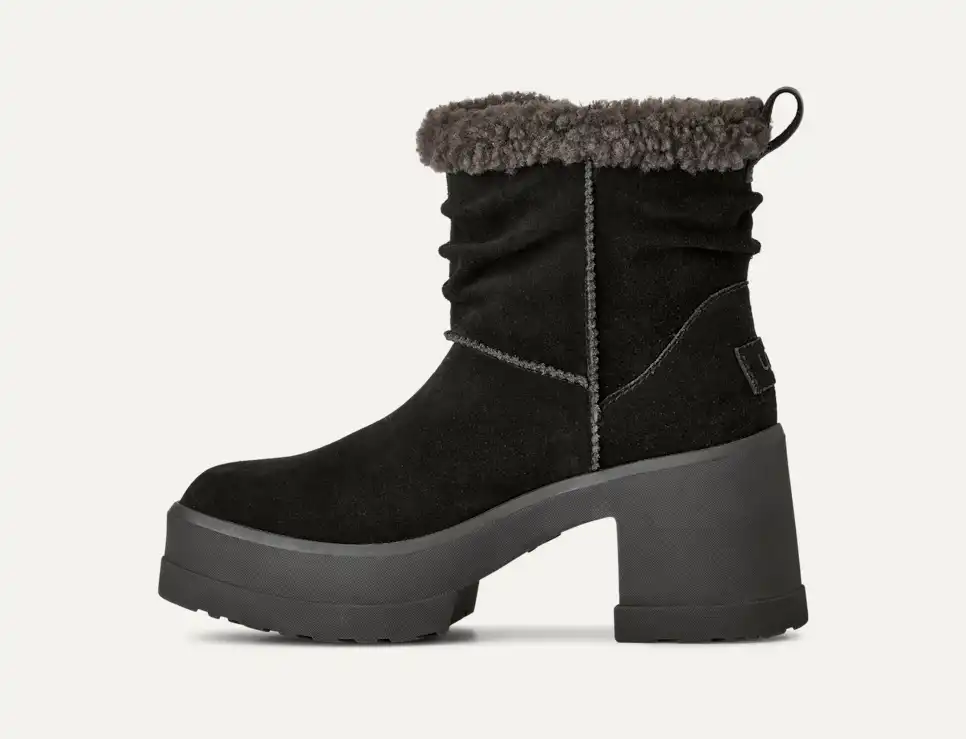 UGG Women's Moxy Pull On