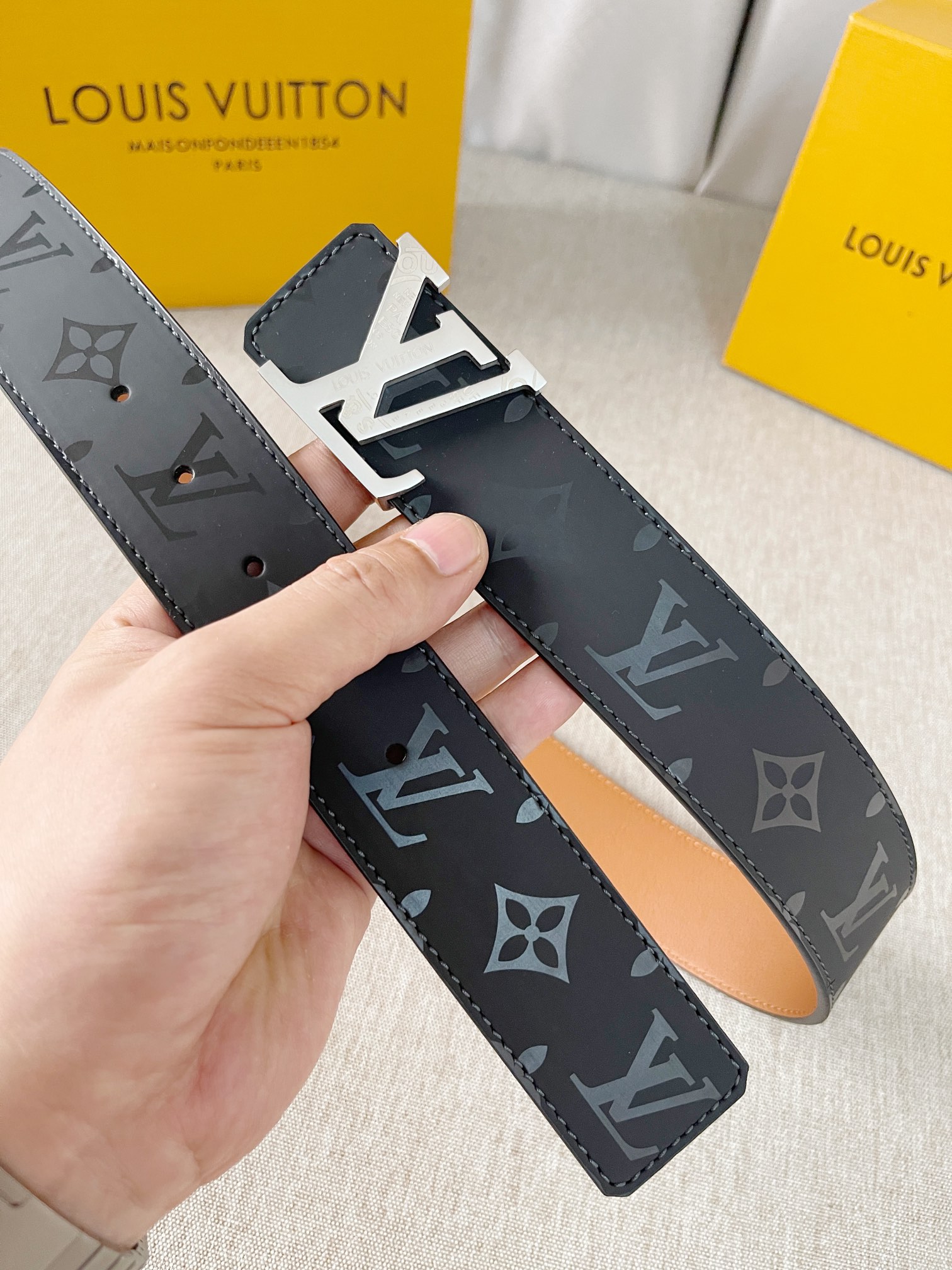 Louis Vuitton Men Belt Width 4cm