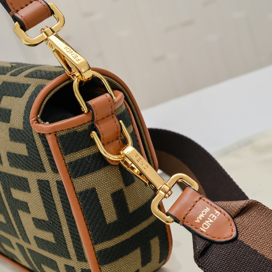 Fendi Baguette FF Shoulder Bags 27*6*14cm