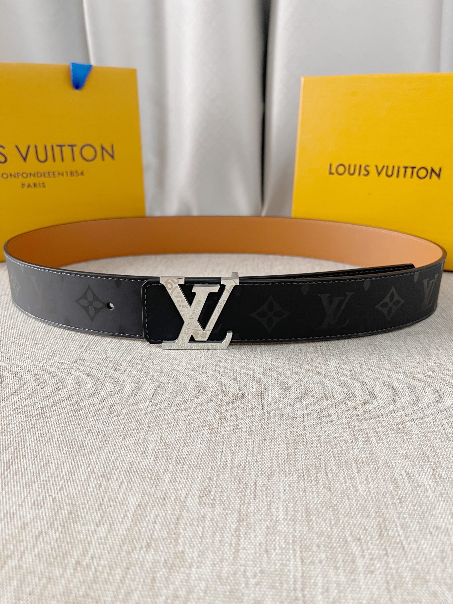 Louis Vuitton Men Belt Width 4cm
