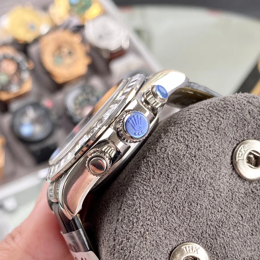 DAYTONA SET WITH 36 BAGUETTE-CUT DIAMONDS BLACK LEATHER