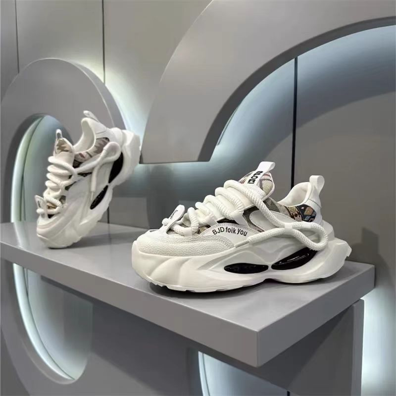 2026 Spring New Men's Shoes Fashion Printed Embroidered Thick Soled Height Increasing Sports and Leisure Shoes