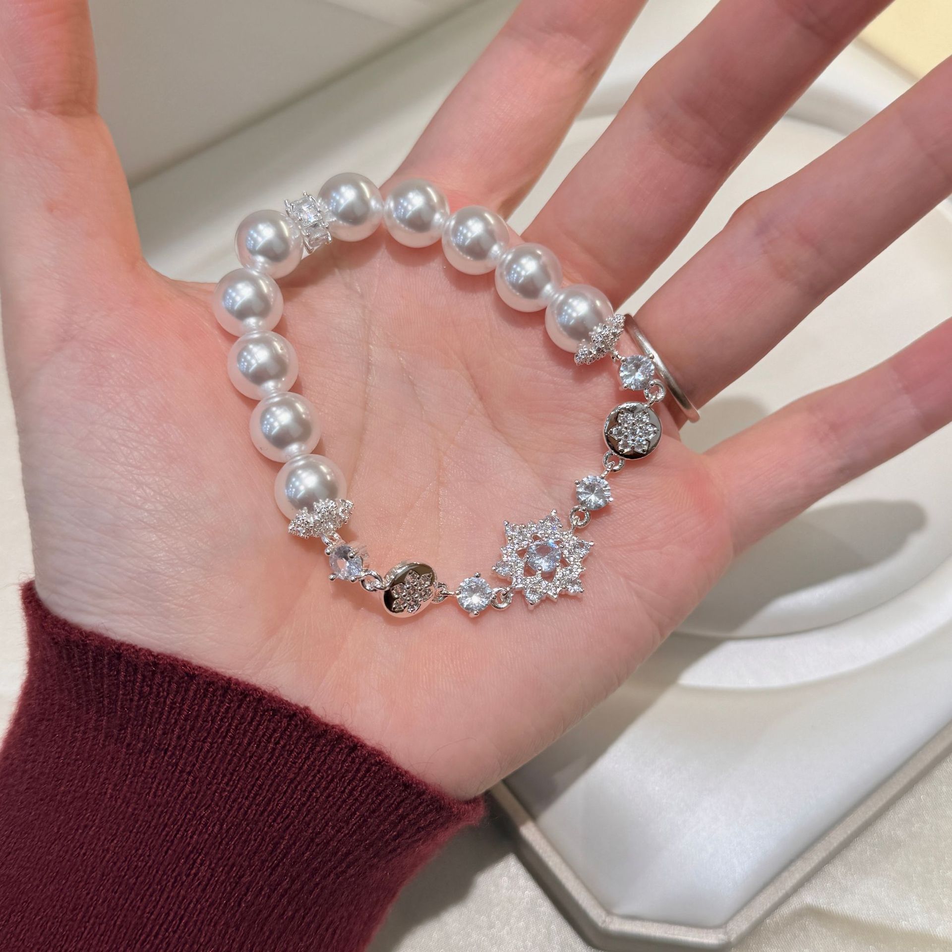 French Style Light Luxury Cold Light Pearl Full Diamond Six Pointed Star Bracelet For Women, Exquisite And High-End Sparkling Bracelet