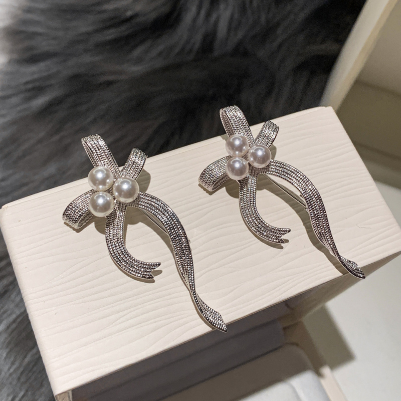 French Retro Pearl Ribbon Bow Brooch, Light Luxury Brooch, Autumn And Winter Sweater Chest Flower