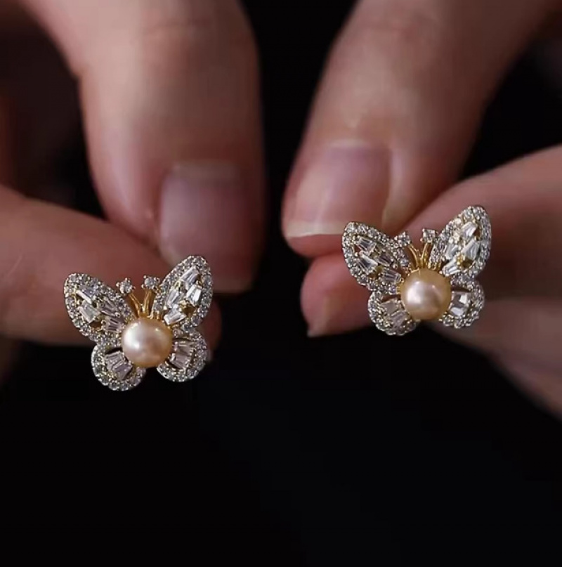 Silver Needle Full Diamond Sparkling Butterfly Pearl Earrings For Women, Elegant Retro Style, Light Luxury Style Earrings