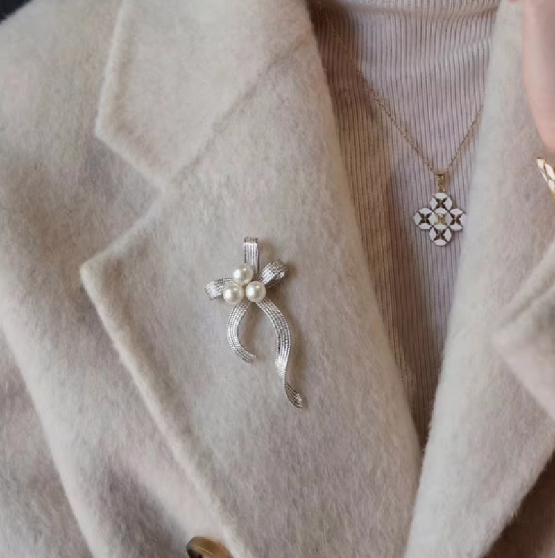 French Retro Pearl Ribbon Bow Brooch, Light Luxury Brooch, Autumn And Winter Sweater Chest Flower