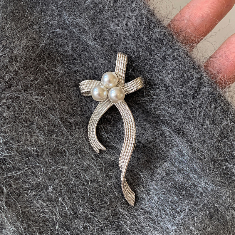 French Retro Pearl Ribbon Bow Brooch, Light Luxury Brooch, Autumn And Winter Sweater Chest Flower
