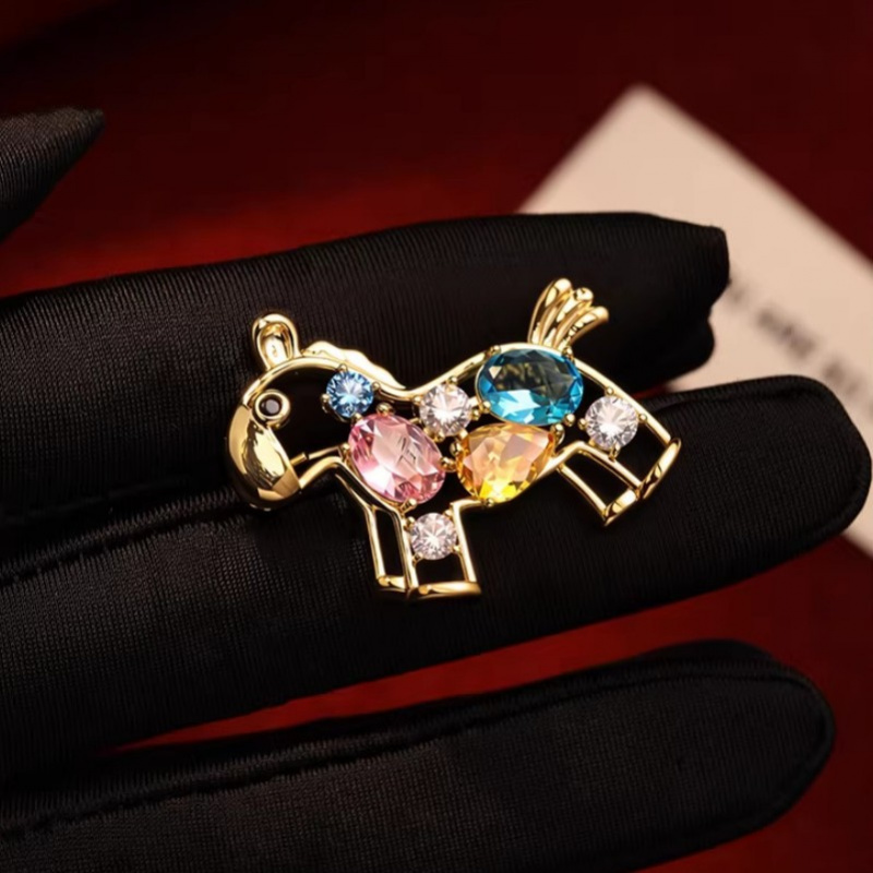 Colorful Zircon Hollow Pony Brooch Design Sense, Exquisite Sweater Chest Flower Pin Suit