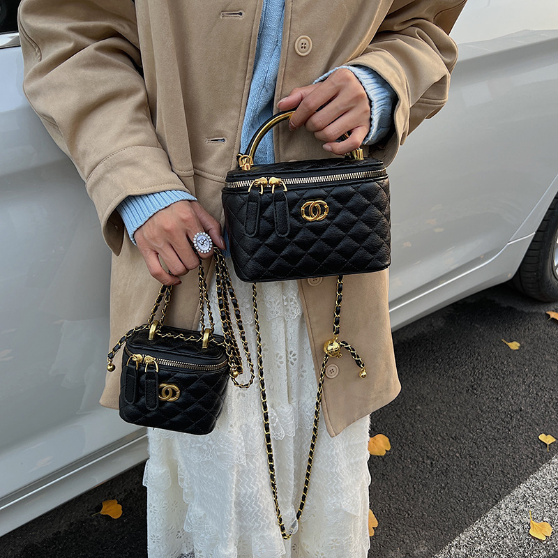 2026 Cross Border New Hand-Held Small Square Bag For Women, Versatile Texture Chain Fashion Diamond Grid Single Shoulder