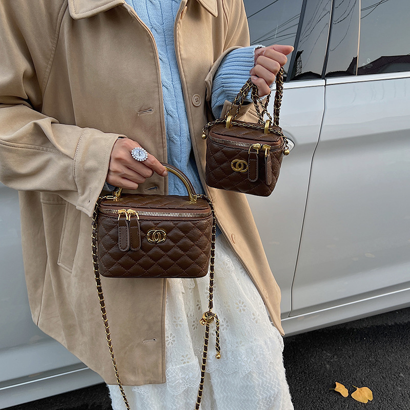 2026 Cross Border New Hand-Held Small Square Bag For Women, Versatile Texture Chain Fashion Diamond Grid Single Shoulder