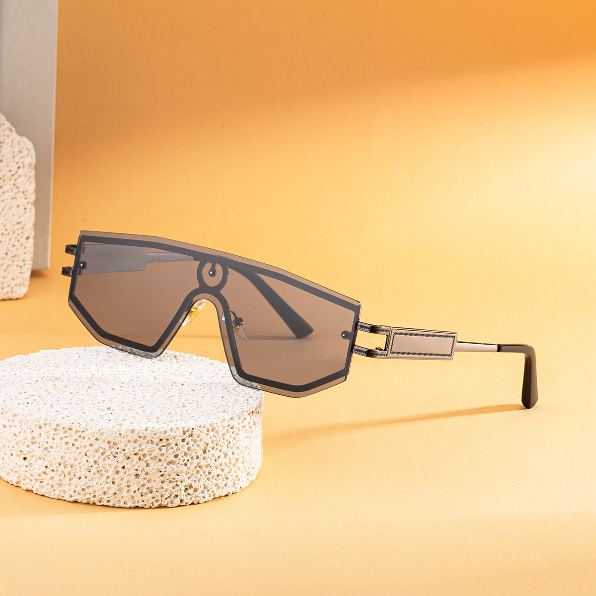 2026 New European and American Fashion Integrated Mirror Sunglasses for Women's Outdoor Cycling Sports Trend Sunscreen Sunglasses