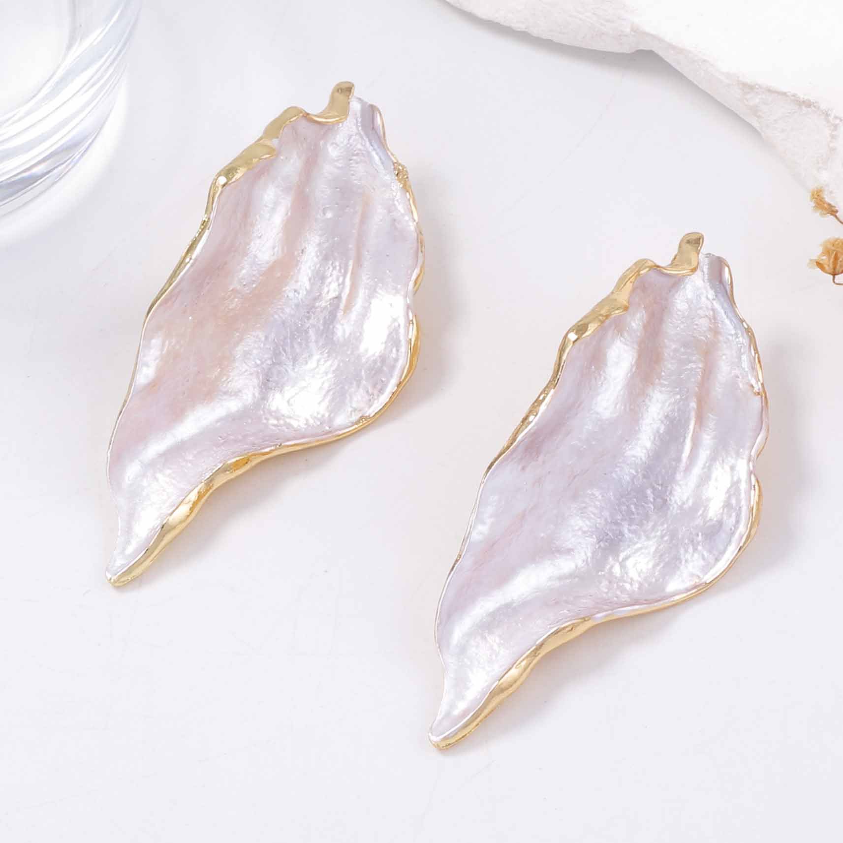 European and American Hot Selling Light Luxury Simple Fashion Irregular Pleated Alloy Drip Oil Leaf Earrings Versatile Women