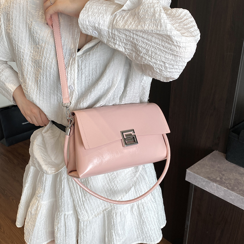2026 New Underarm Bag Women's Retro Leisure Crossbody Bag Light Luxury Oil Wax Leather Small Square Bag